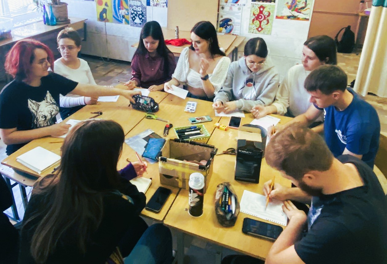 Волонтерський арт-проєкт, спрямований на допомогу військовим