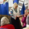 Лекцію про традиції українського народу - хустини та вишиті рушники